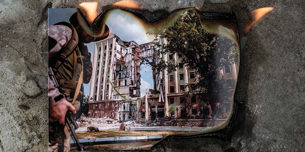 Mstyslav Chernov, A Ukrainian serviceman in front of the destroyed headquarters of the Mykolaiv regional military administration in southern Ukraine after a Russian strike. August 5, 2022. Visual interpretation for Ukraine Lab, September 2022