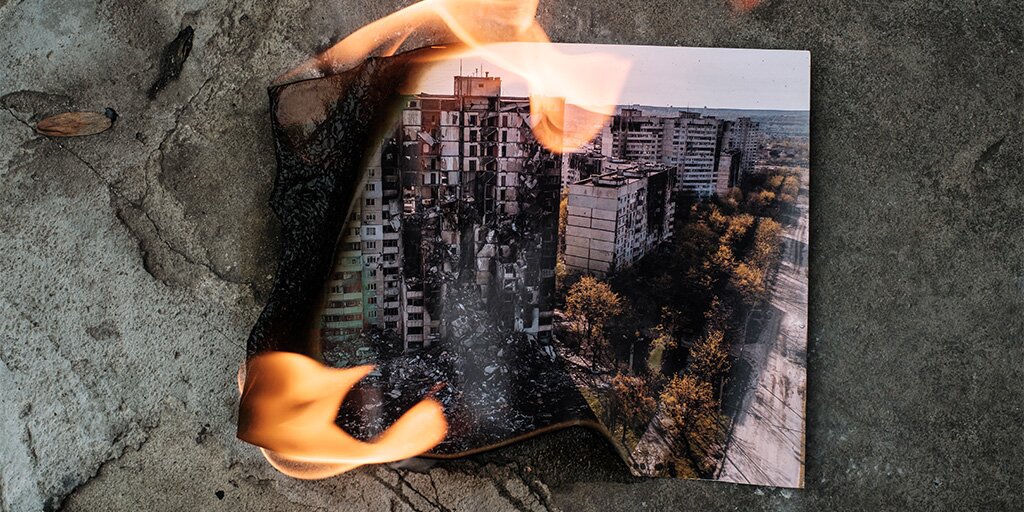 Mstyslav Chernov, Houses destroyed by a Russian attack in the Saltivka district in Kharkiv, Ukraine, 25 April 2022. Visual interpretation for Ukraine Lab, September 2022.